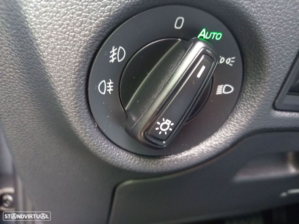 Skoda Kamiq 1.0 TSI Ambition DSG — fotografia 13