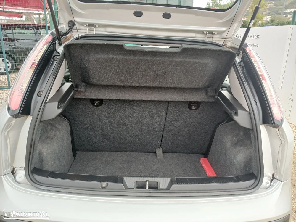 Fiat Punto Evo 1.4 Dynamic - 25