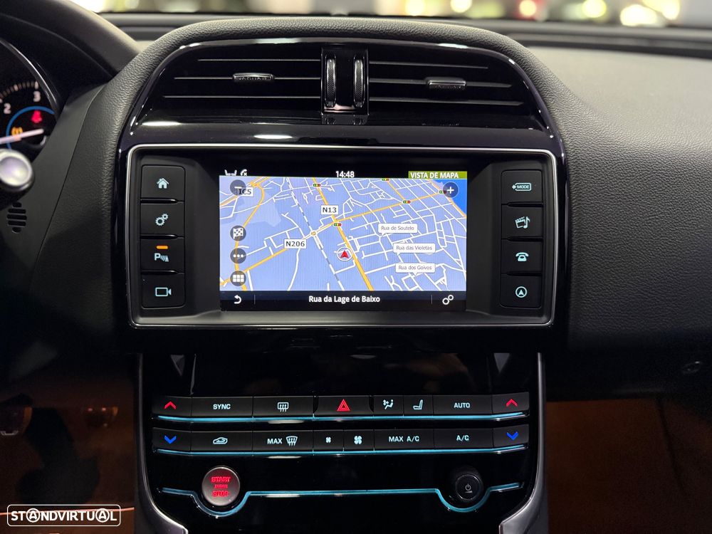 Jaguar XE 2.0 D R-Sport - 14