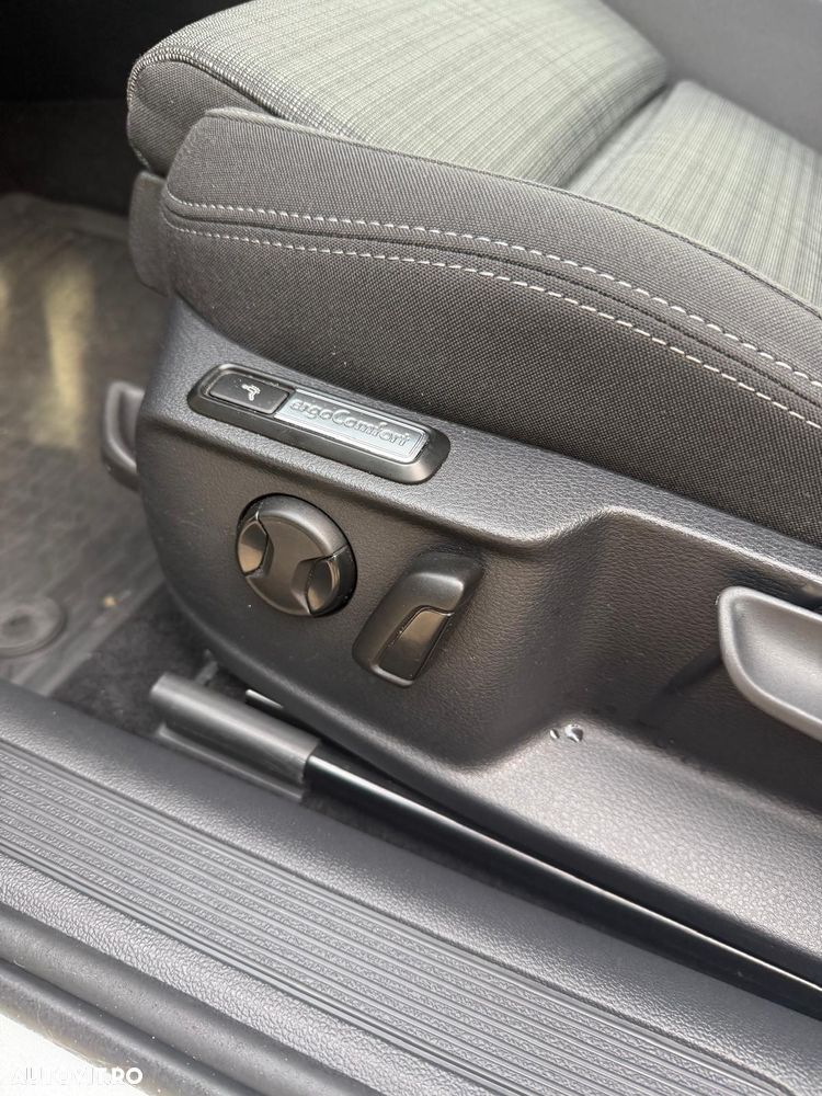 Volkswagen Passat Variant 2.0 TDI DSG Comfortline - 26