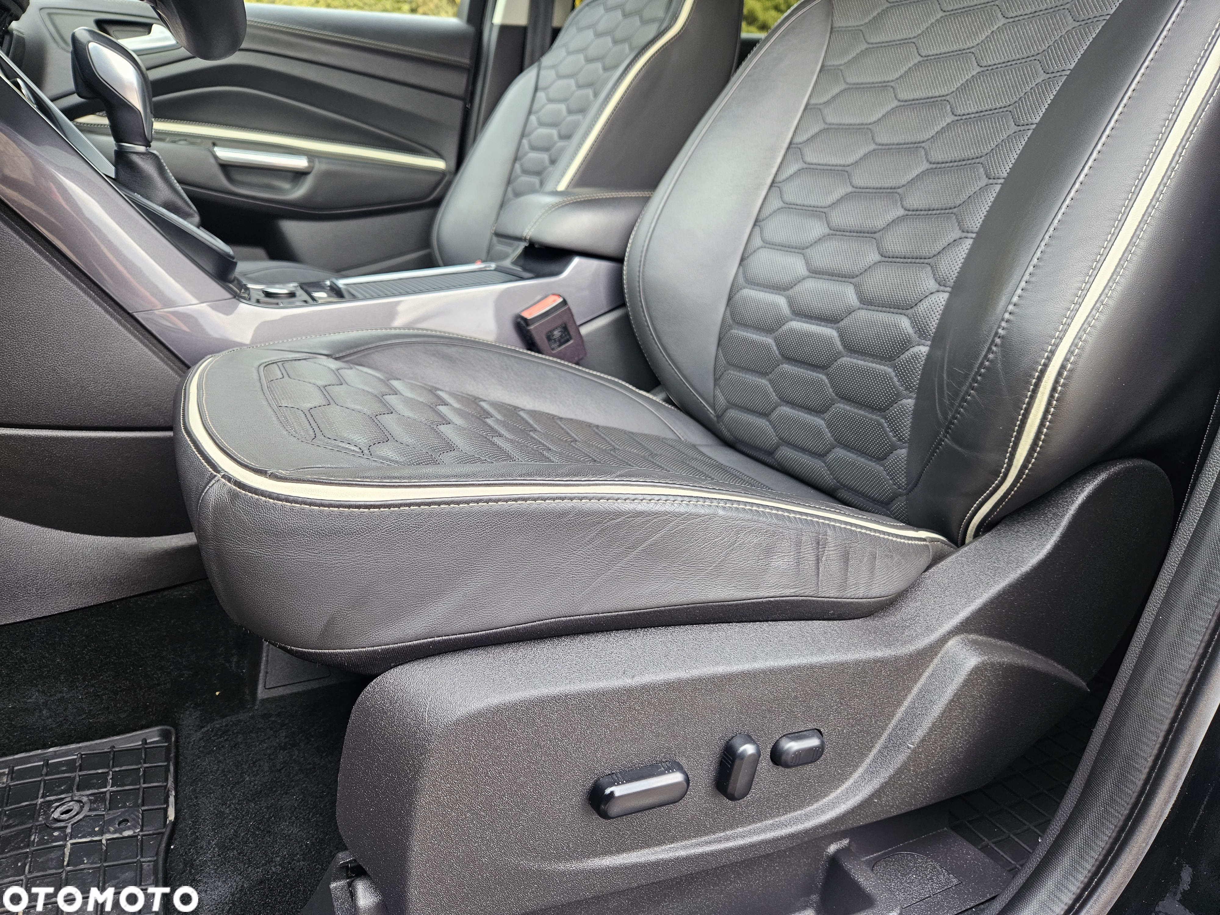 Ford Kuga 2.0 TDCi 4x4 Vignale - 38