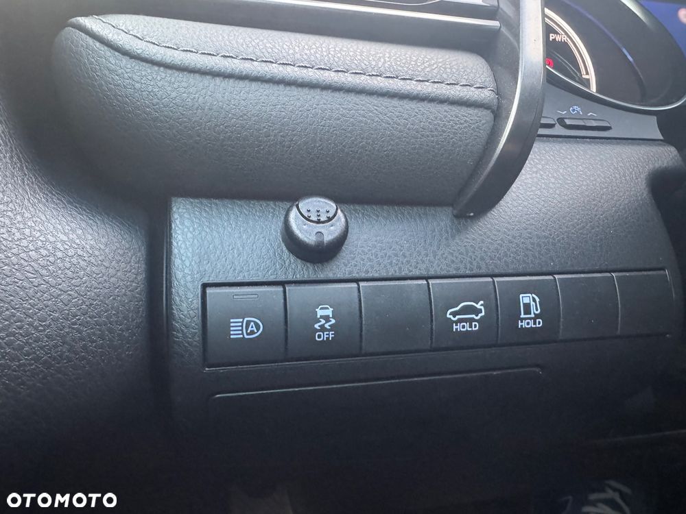 Toyota Camry 2.5 Hybrid Comfort CVT - 25