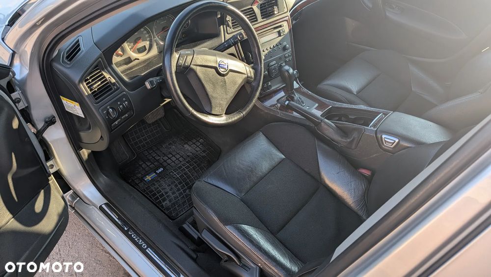 Volvo S60 2.5T Momentum - 5