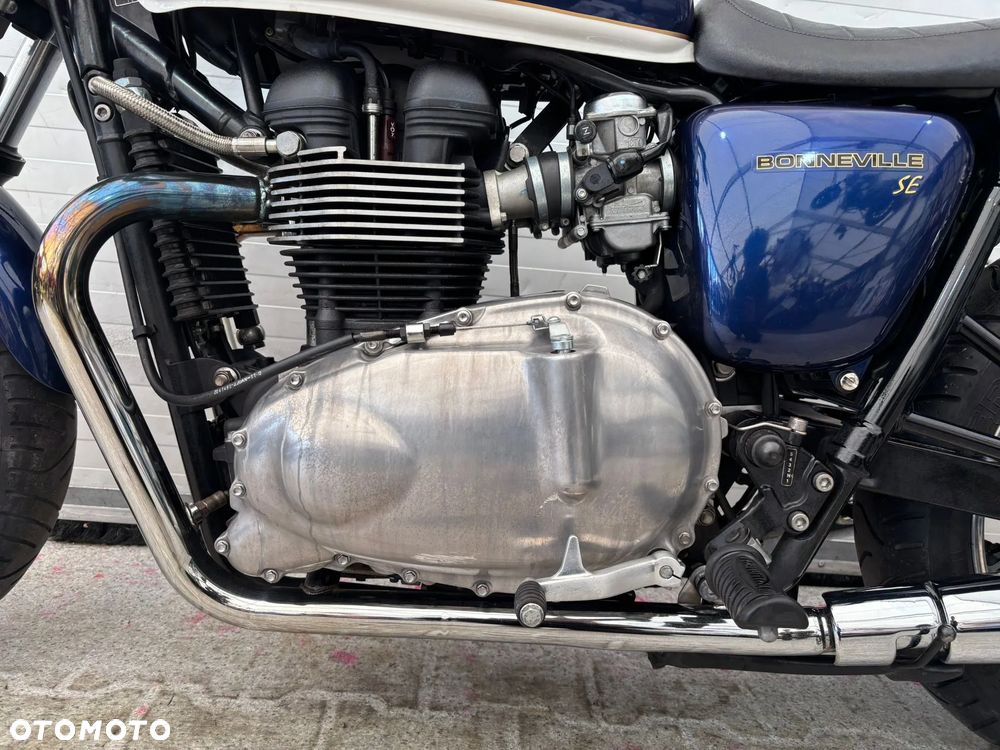 Triumph Bonneville - 26