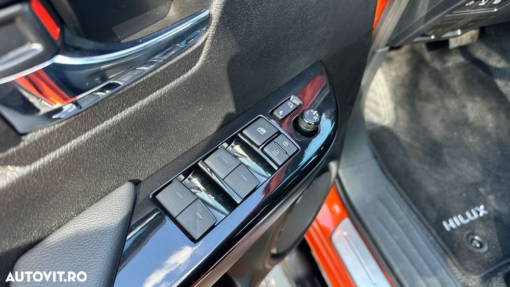 Toyota Hilux 2.8D 204CP 4x4 Double Cab AT MHEV Invincible Color Edition (3E5) - 25