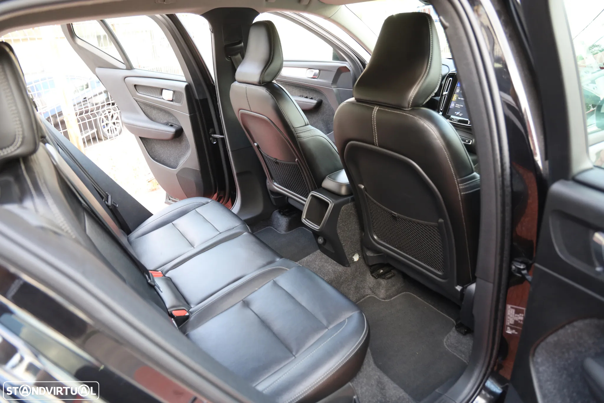 Volvo XC 40 2.0 D3 Momentum Plus - 19