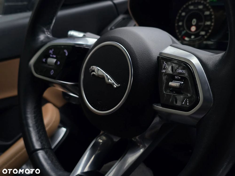 Jaguar E-Pace P200 AWD R-Dynamic - 33