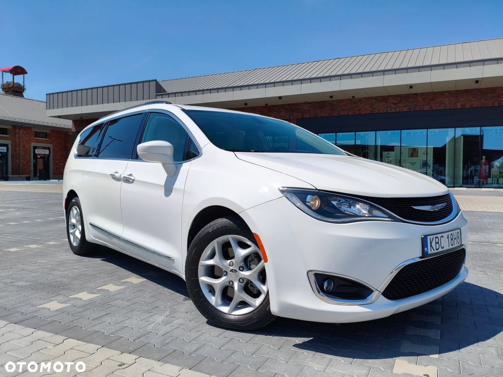 Chrysler Pacifica - 10