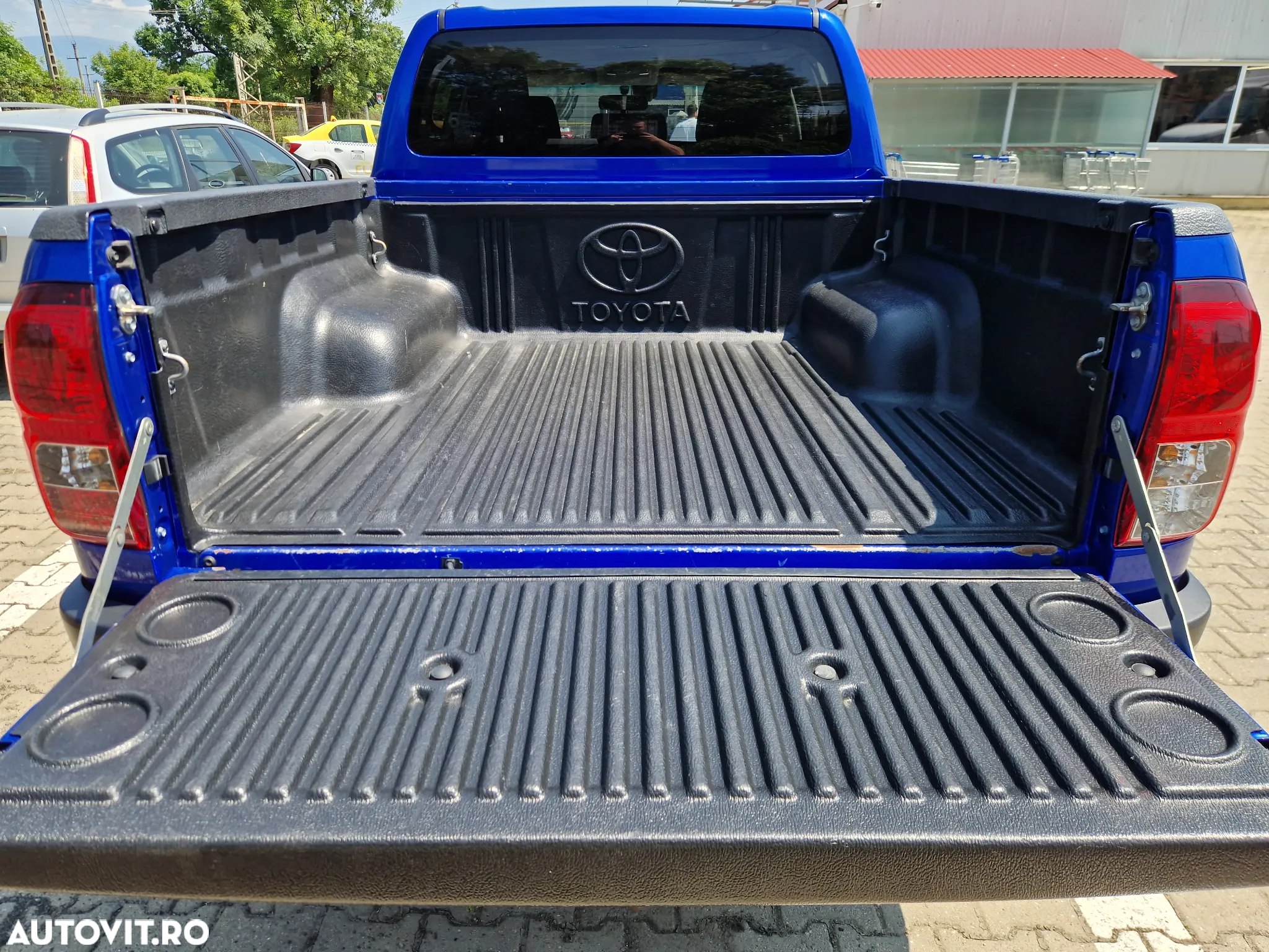 Toyota Hilux 4x4 Double Cab M/T Comfort - 5