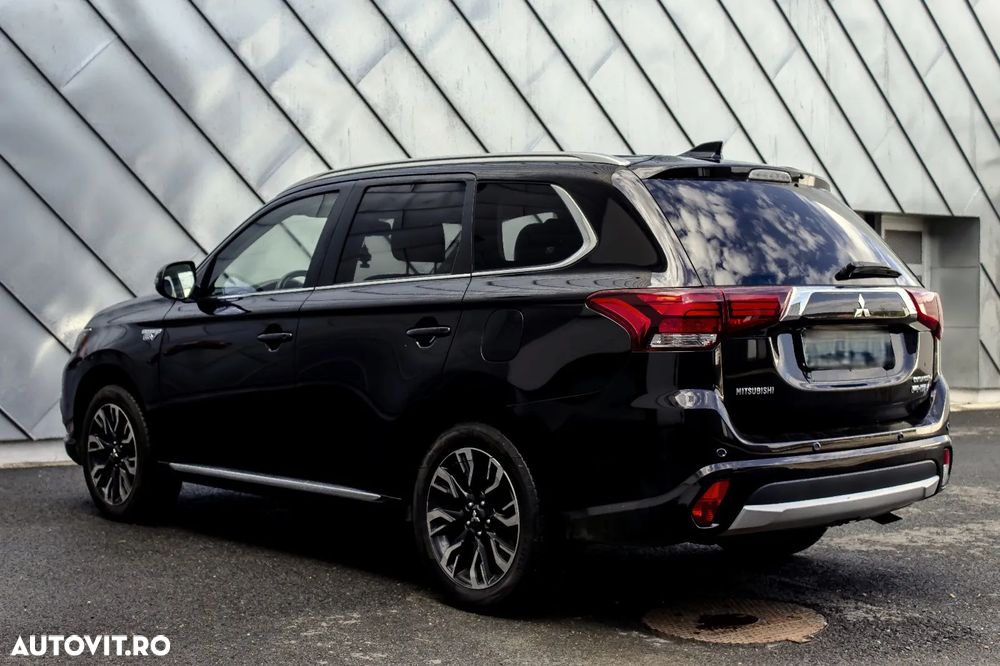 Mitsubishi Outlander 2.0 4WD Plug-In Hybrid Top - 6