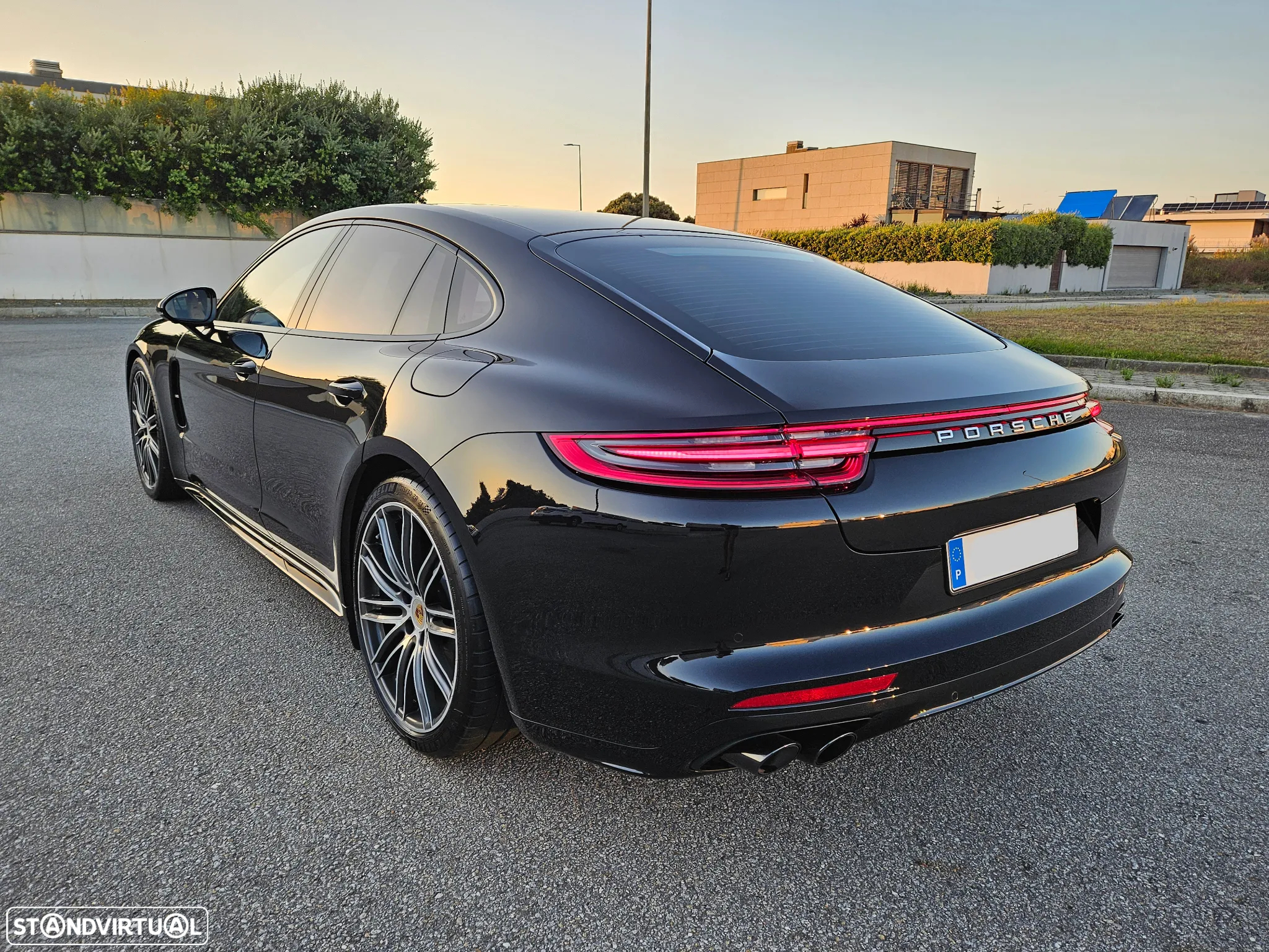 Porsche Panamera 4 E-Hybrid - 4