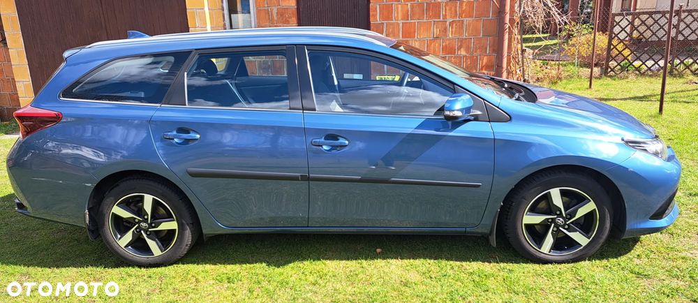Toyota Auris 1.6 Premium - 4