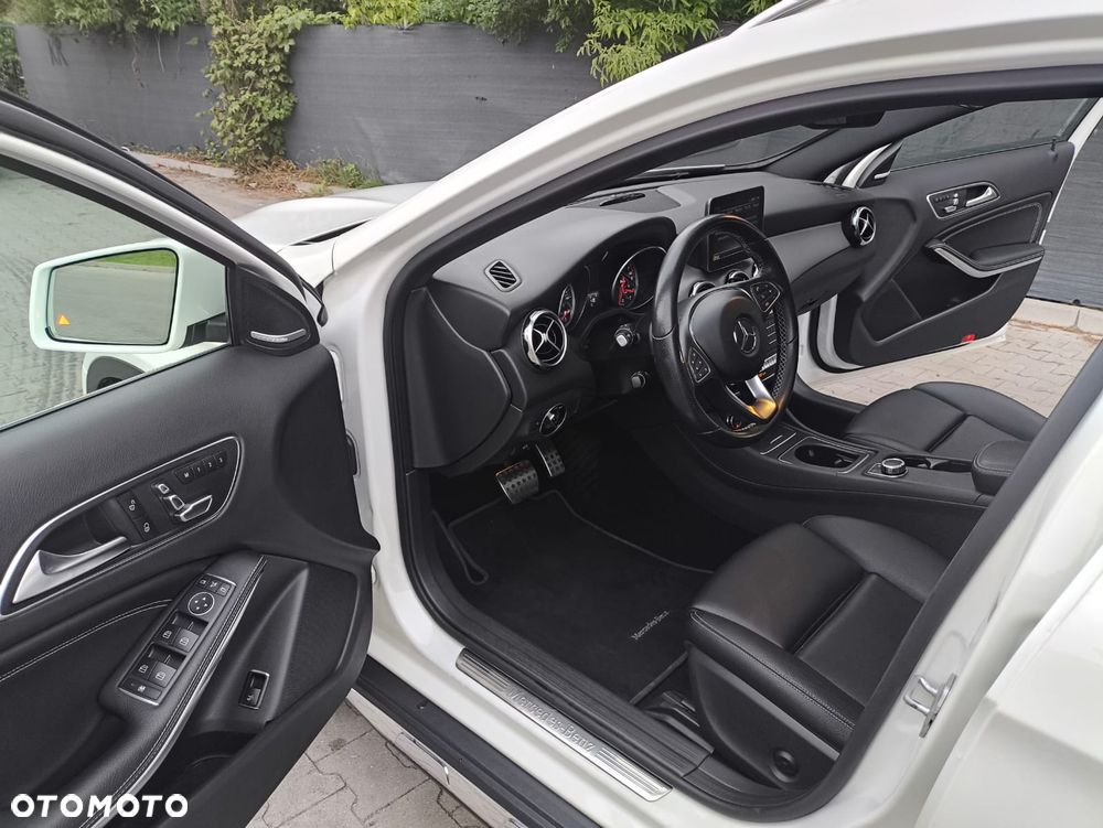 Mercedes-Benz GLA 250 4-Matic AMG Line - 22