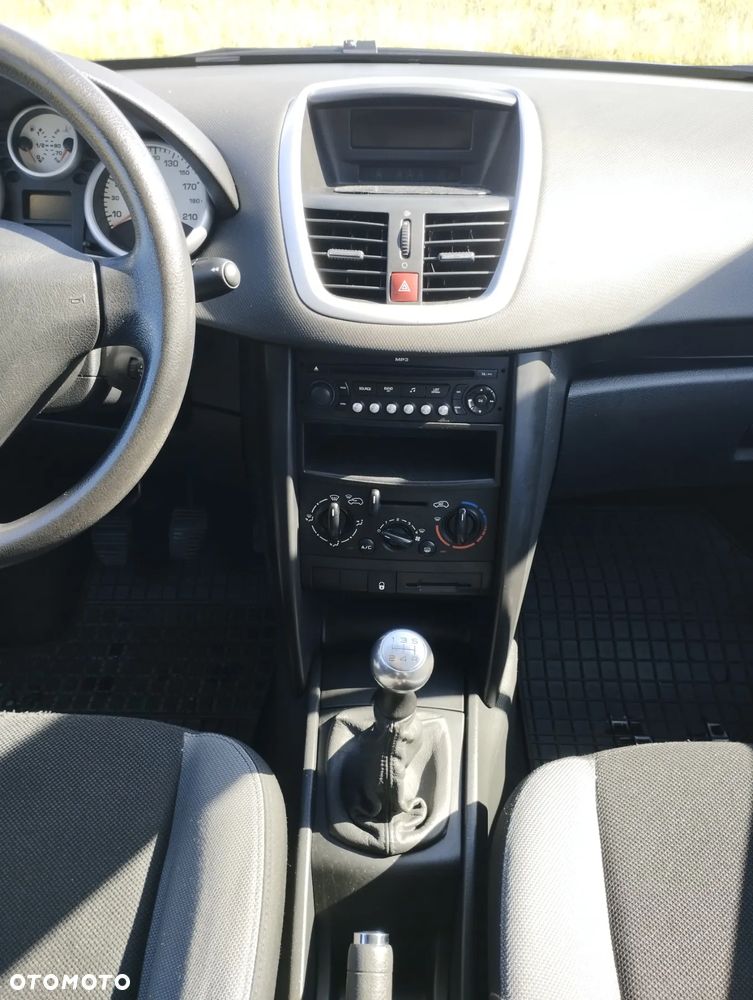 Peugeot 207 1.4 16V Trendy - 12