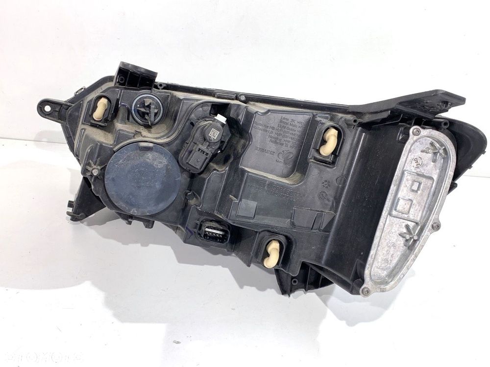 REFLEKTOR PRAWY PRZÓD LED  DACIA SANDERO III 2021 - 2022 1.0 TCe 100 74 kW [101 KM] benzyna 2021 - - 4