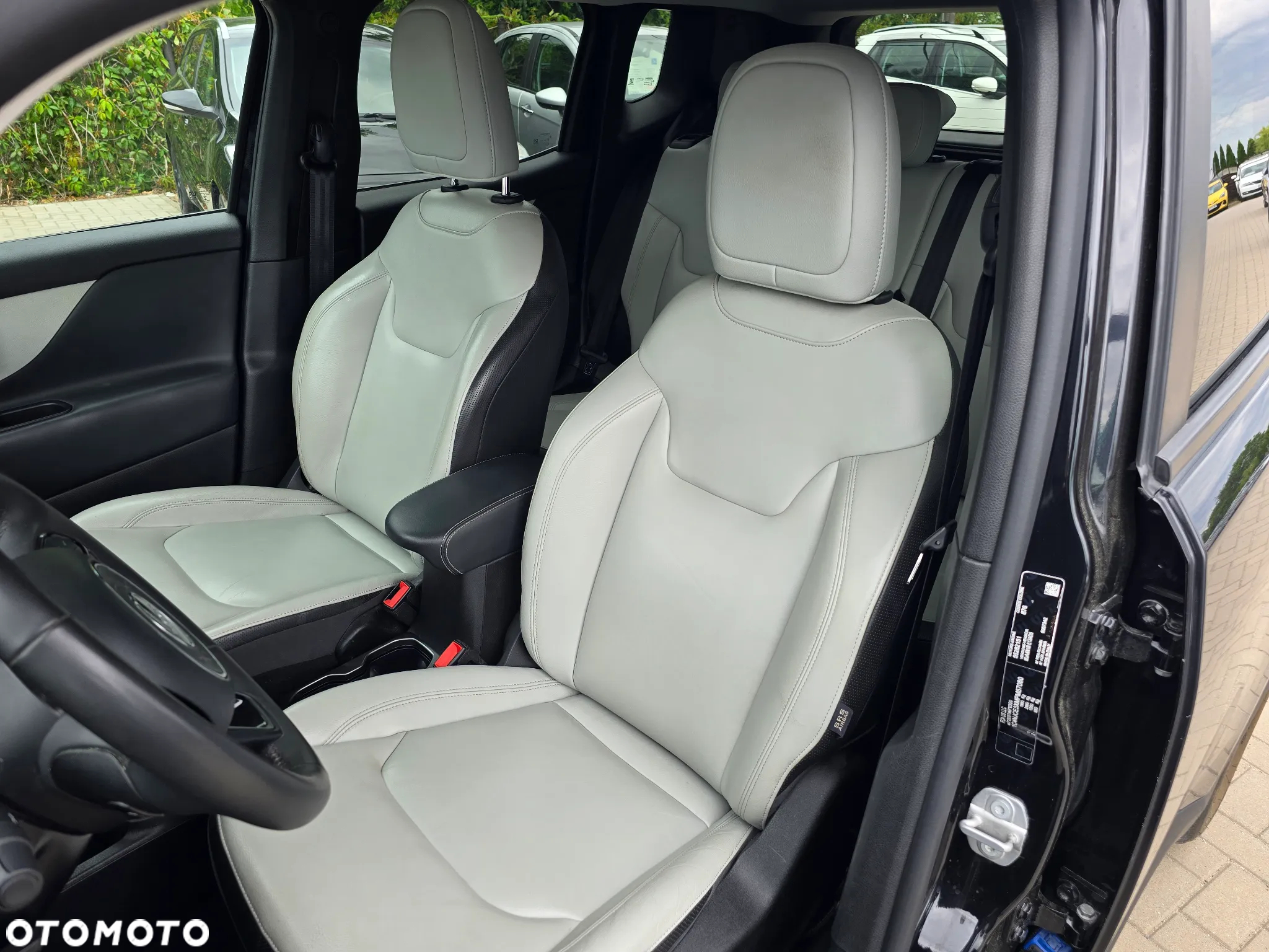 Jeep Renegade - 12