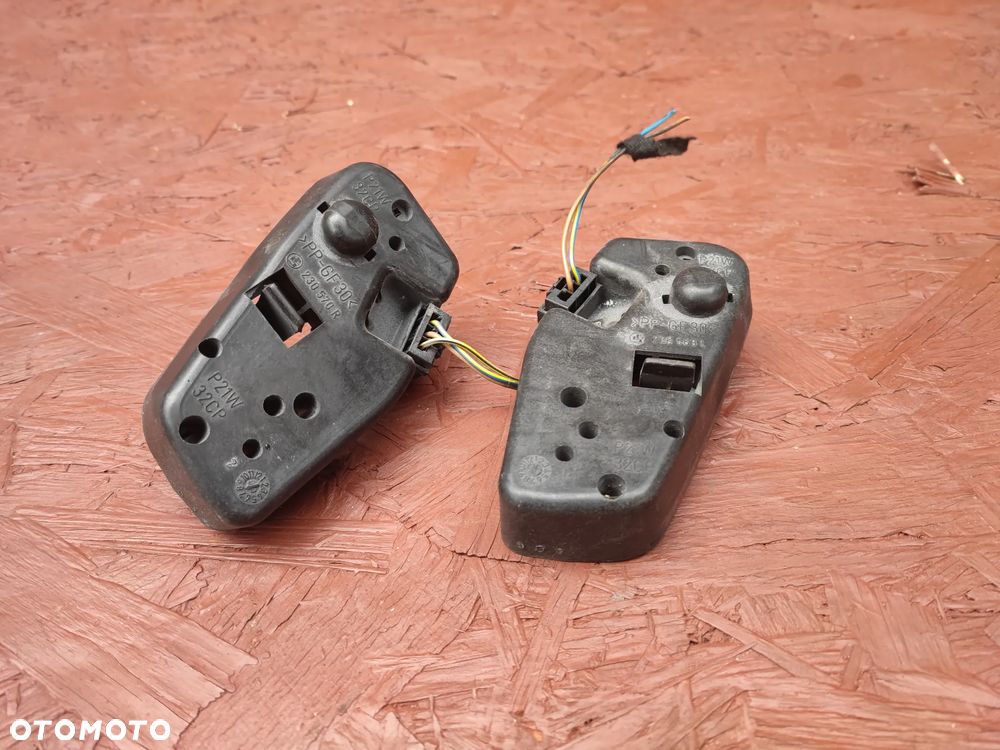 BMW E46 COUPE / CABRIO ORYGINALNE WKŁADY LAMP MAŁYCH LAMP W KLAPĘ LEWY / PRAWY O NR. 63 21 8 374 807 / 63 21 8 374 808 OEM W BARDZO DOBRYM STANIE - 1