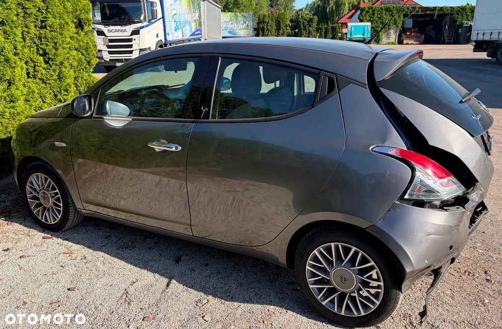 Lancia Ypsilon 1.2 8V Gold - 34
