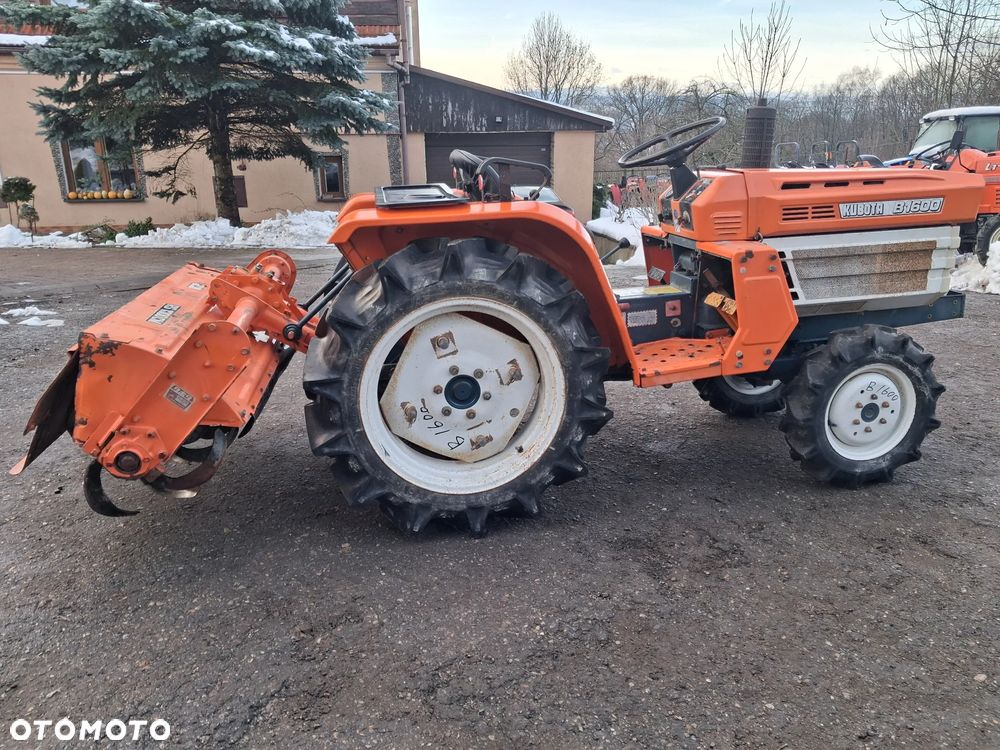 Kubota B1600    4x4 - 8