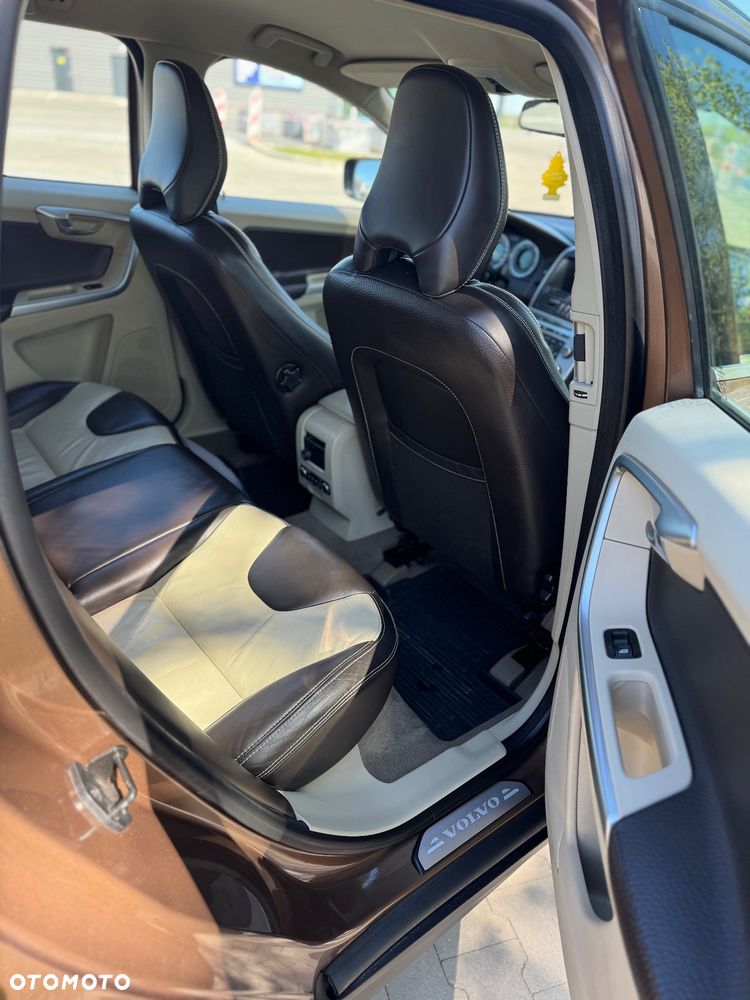 Volvo XC 60 2.4D AWD Summum - 18