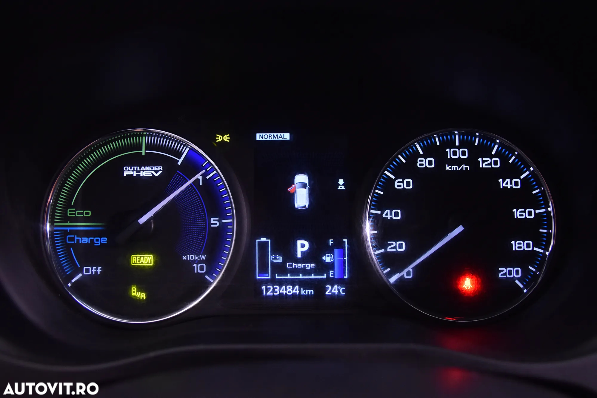 Mitsubishi Outlander - 10