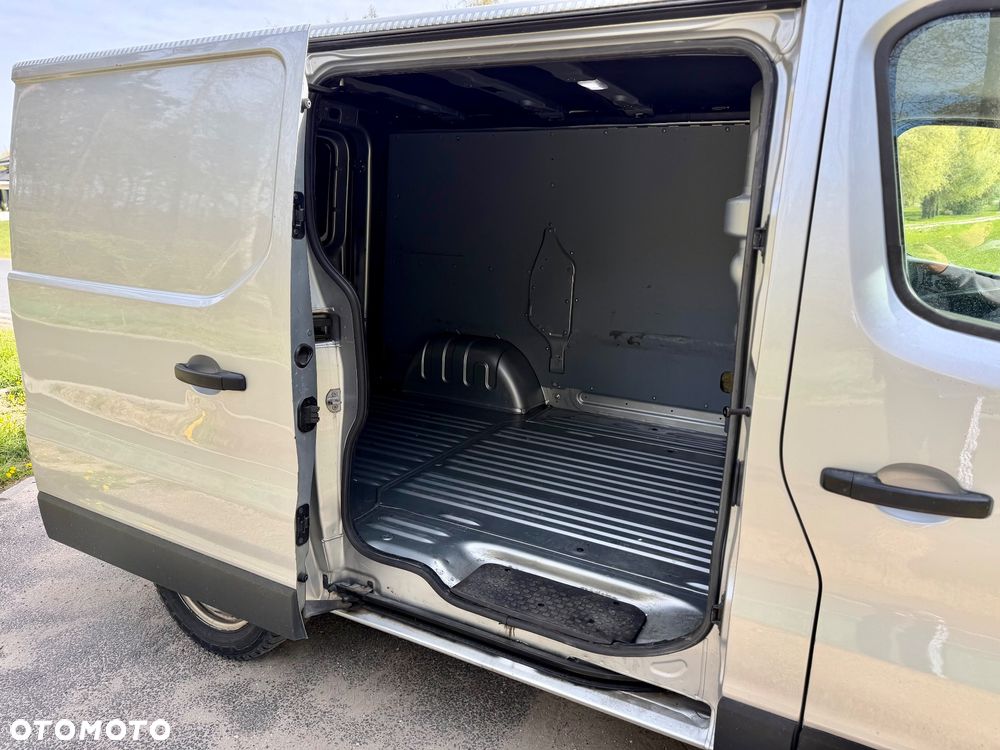 Opel Vivaro - 10