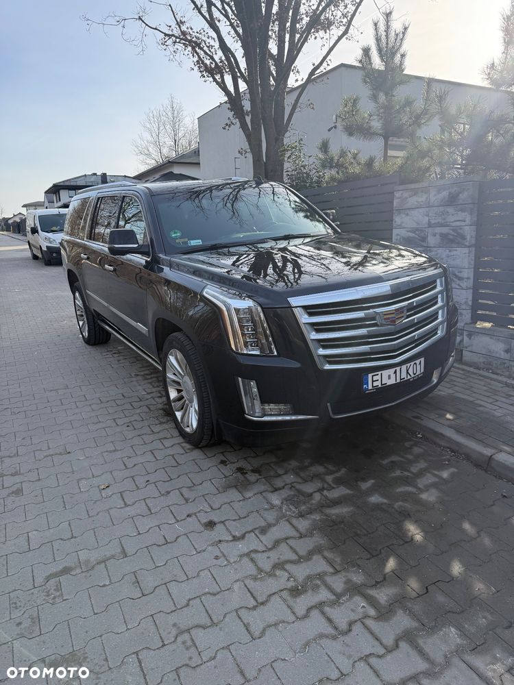 Cadillac Escalade - 1