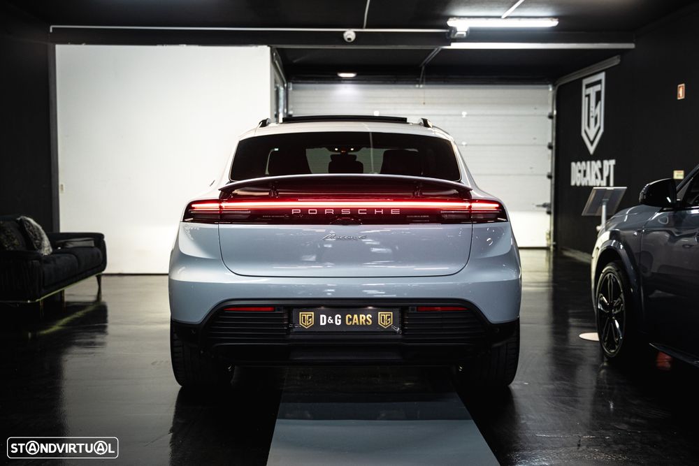 Porsche Macan Electric 4 - 28