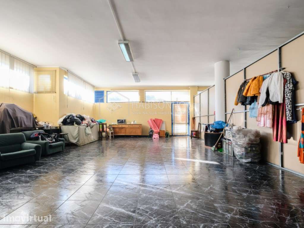 Loja | Garagens Box | Armazém | São Pedro da Cova - Grande imagem: 2/9