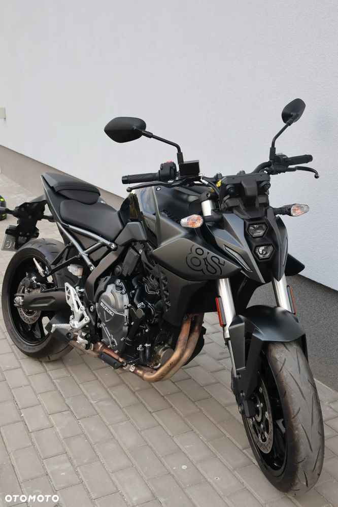 Suzuki GSX - 22