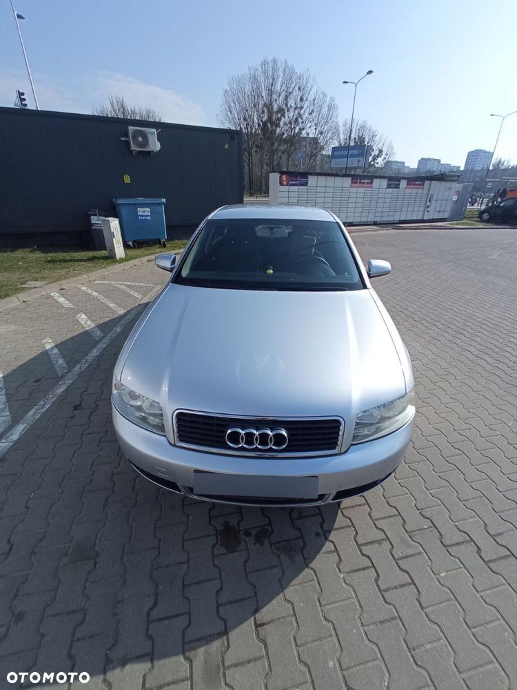Audi A4 Limousine - 1