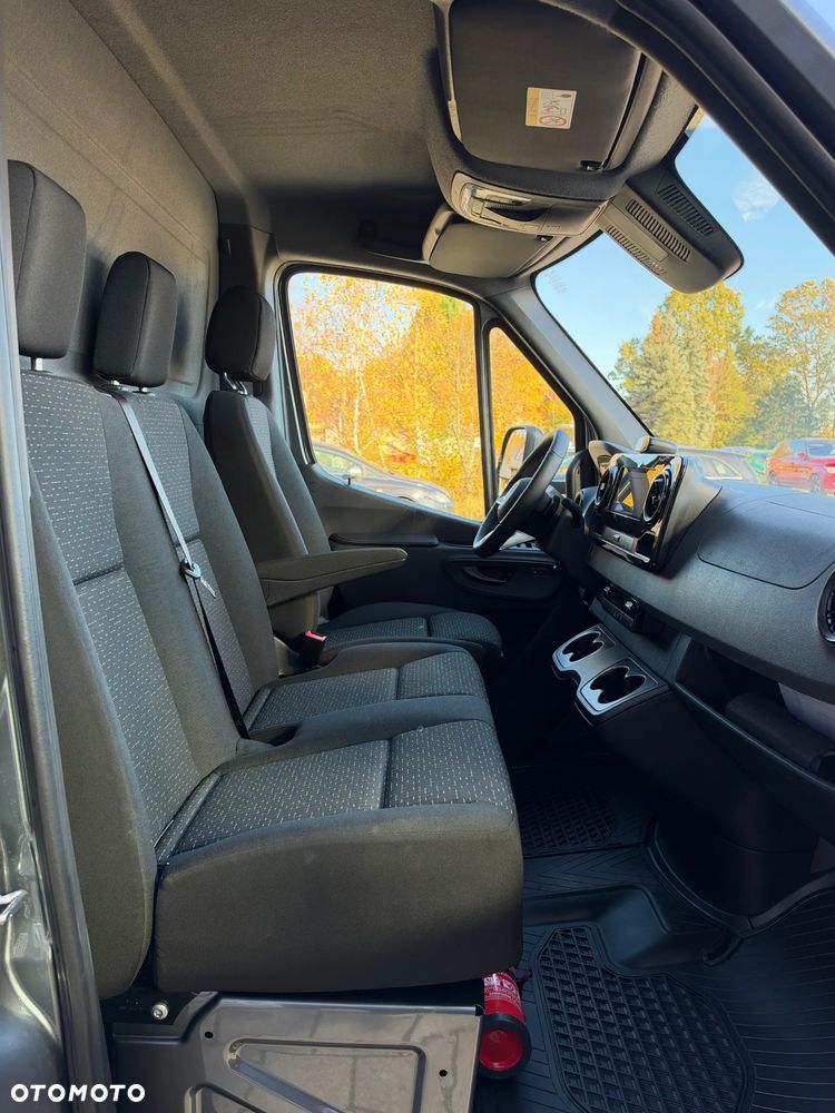 Mercedes-Benz Sprinter - 15