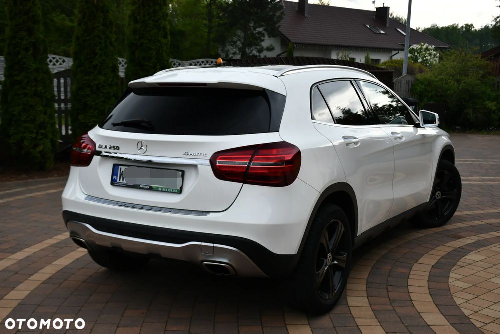 Mercedes-Benz GLA 250 4-Matic AMG Line - 6