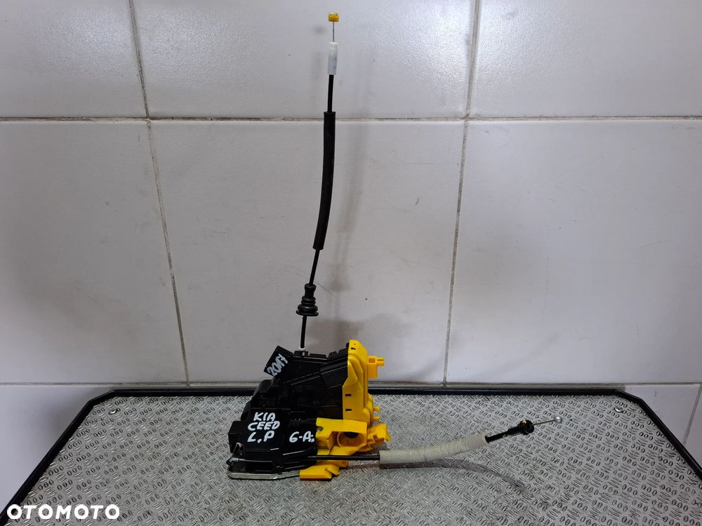 Zamek drzwi lewy przód Kia Ceed 2017 rok nr 81310A2400 6-PIN - 4