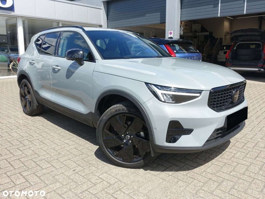 Volvo XC 40 B4 Plus Black Edition - 5