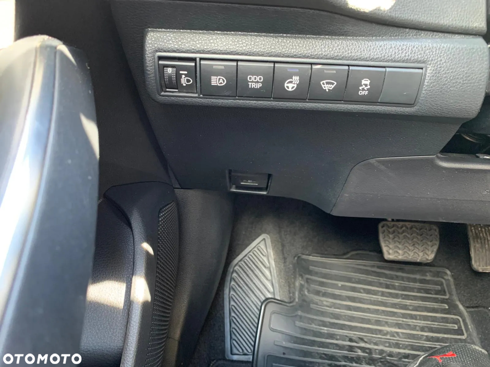 Toyota Corolla 1.8 Hybrid Comfort - 12