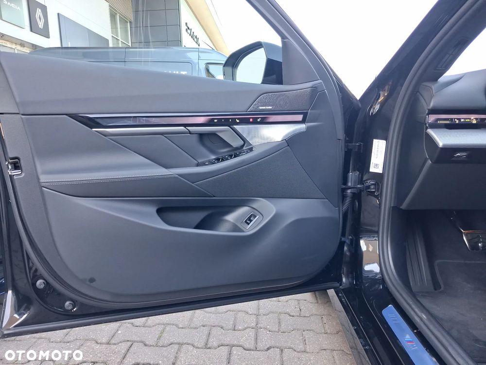 BMW Seria 5 520d xDrive mHEV M Sport - 17