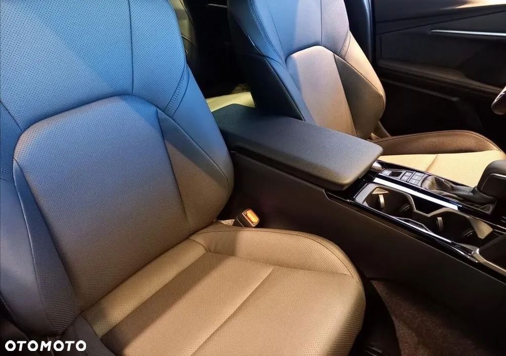 Toyota Camry 2.5 Hybrid Dynamic Force Comfort e-CVT - 9
