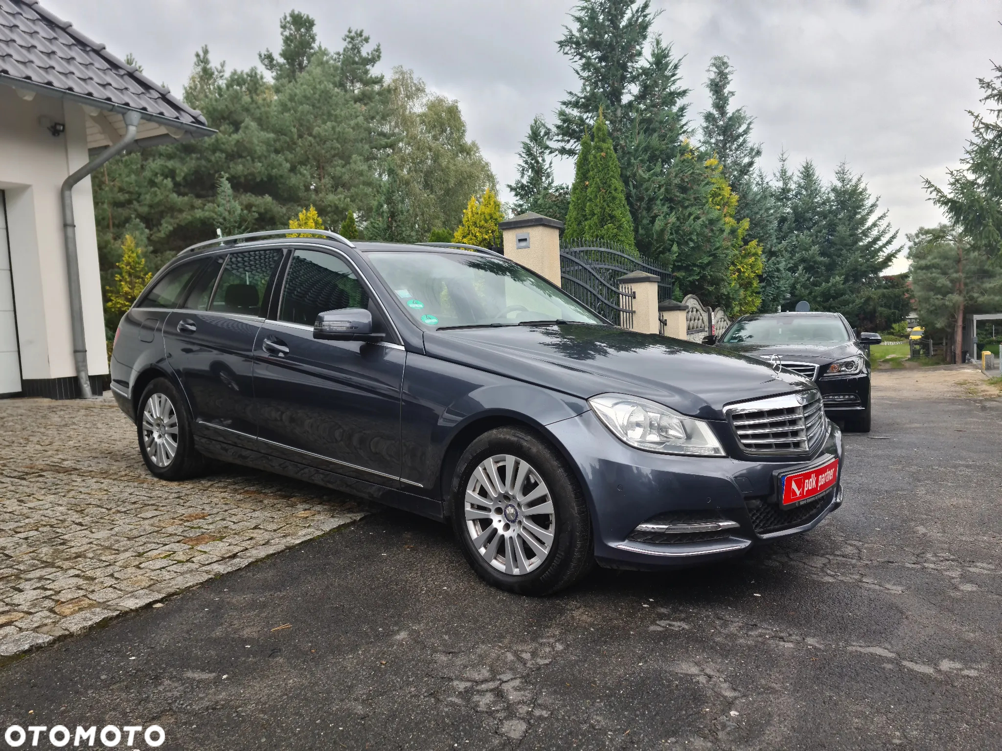 Mercedes-Benz Klasa C 180 CGI BlueEff Elegance - 4
