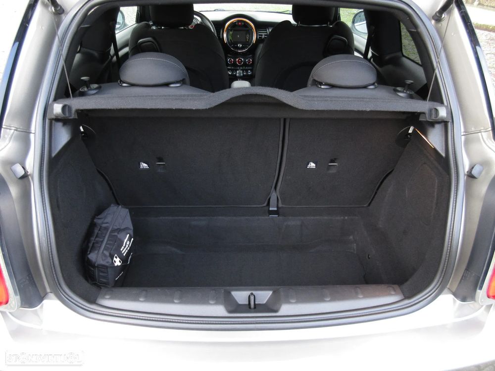 MINI 3 Portas Cooper D Auto - 18