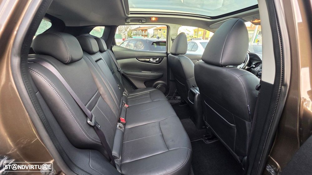 Nissan Qashqai 1.5 dCi N-Connecta 18 - 23