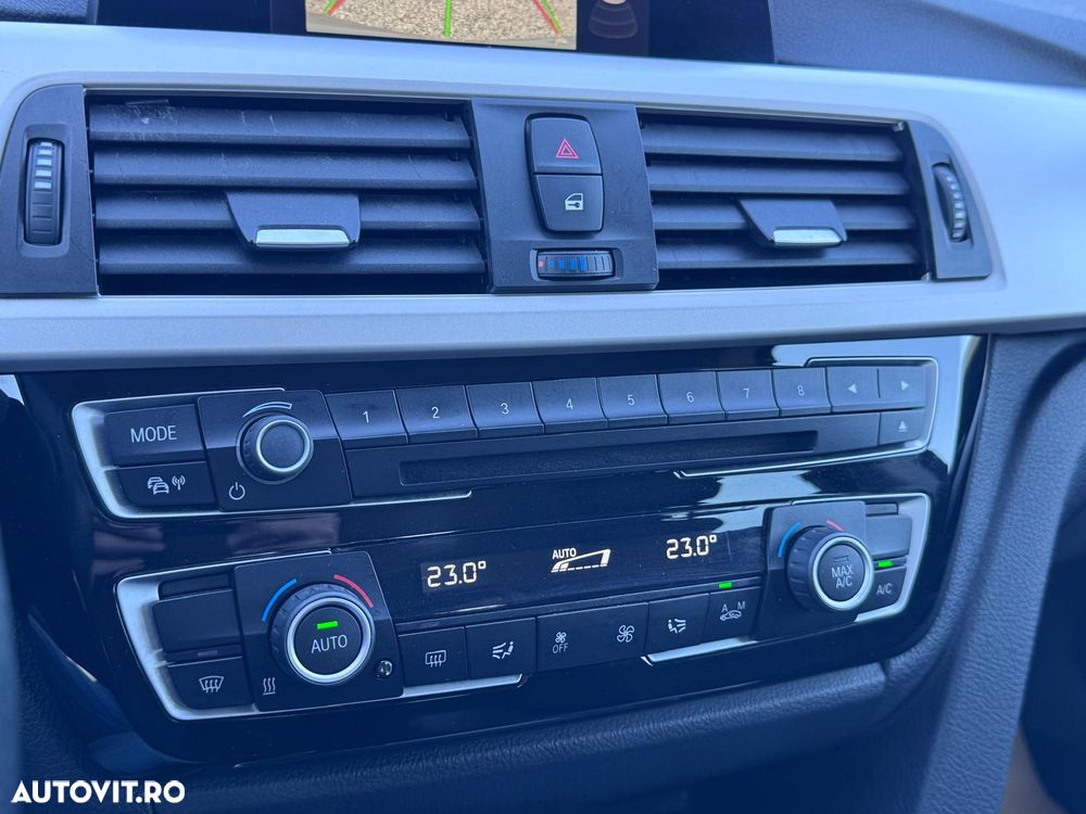 BMW Seria 3 318d Aut. - 32