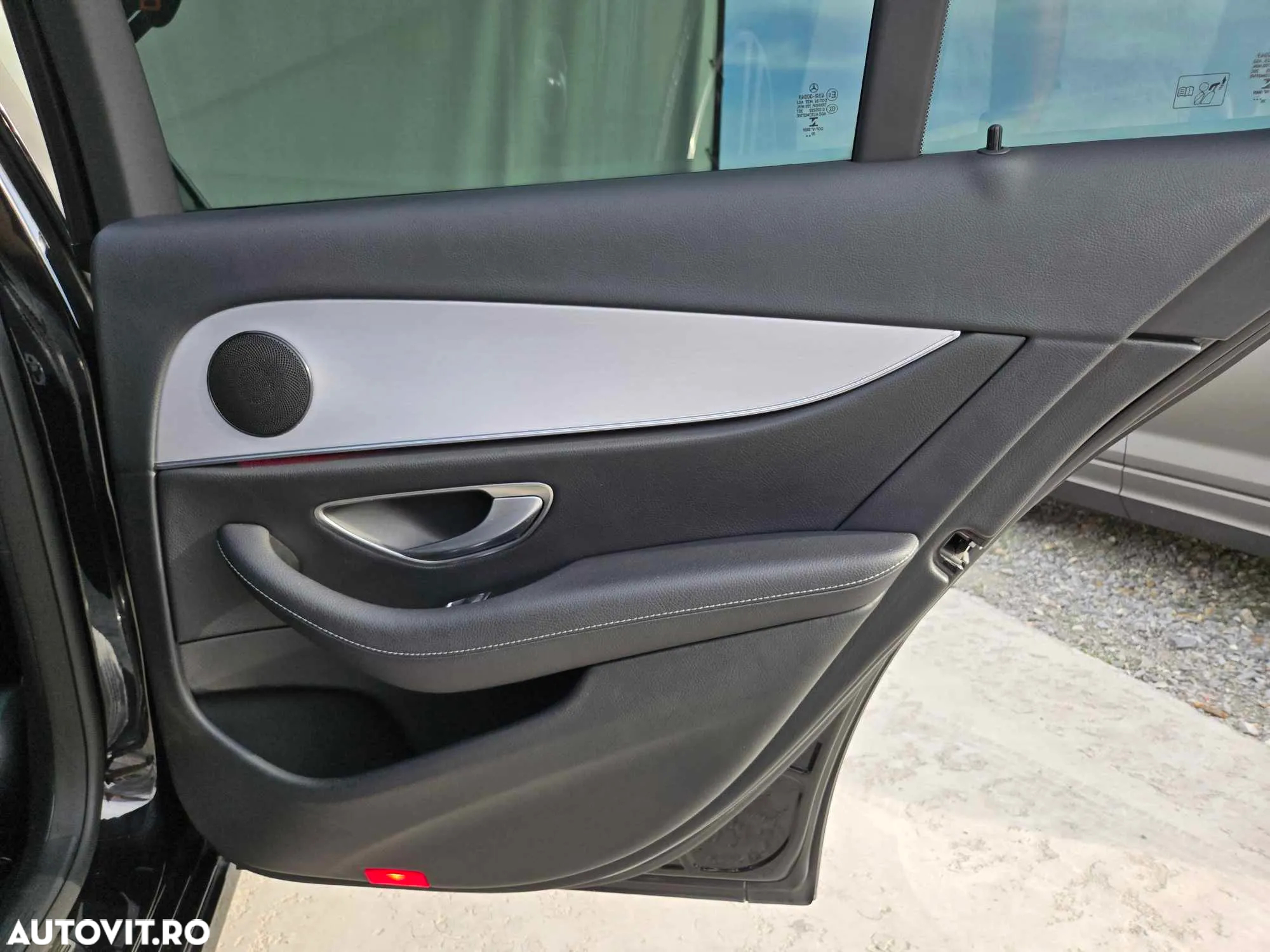 Mercedes-Benz E 220 d T 9G-TRONIC Avantgarde - 27