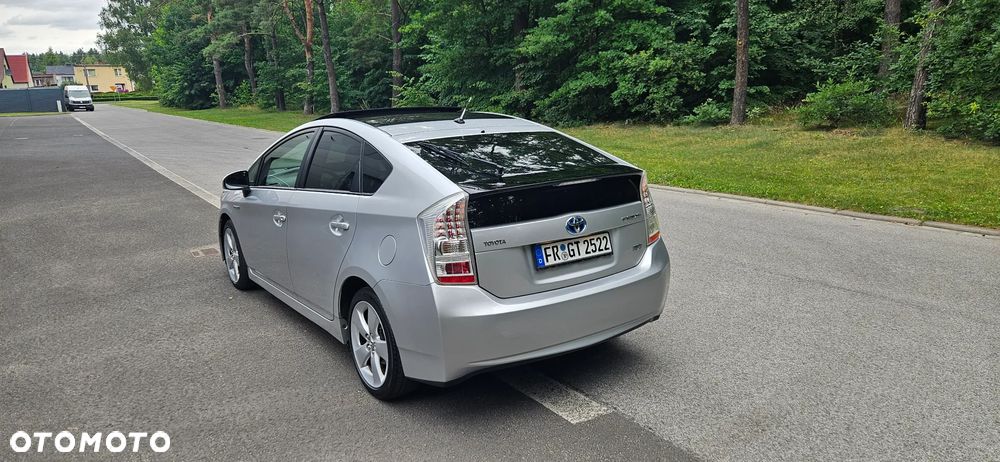 Toyota Prius (Hybrid) Executive - 19