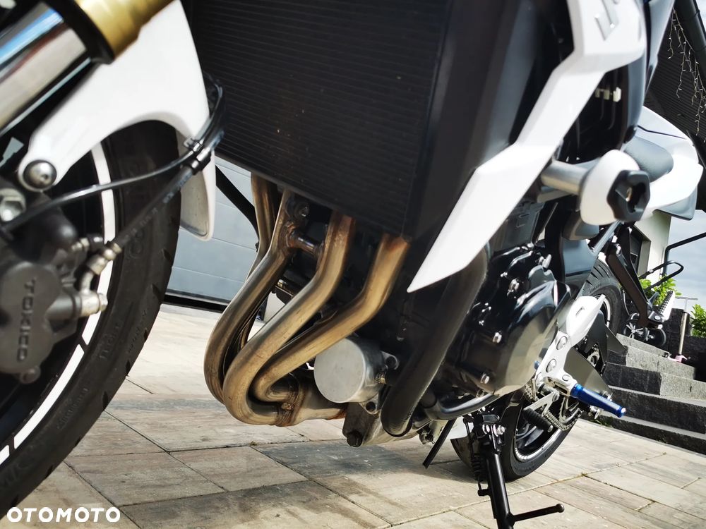 Suzuki GSR - 14