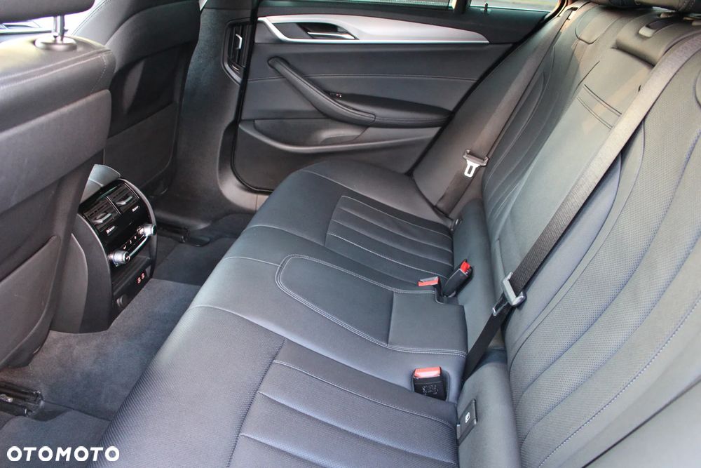 BMW Seria 5 520i Luxury Line sport - 24