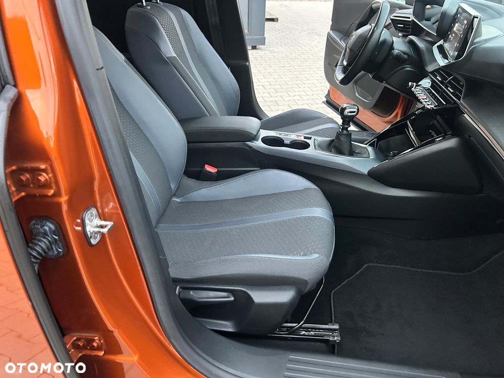 Peugeot 2008 1.2 Pure Tech GPF Active S&S - 28