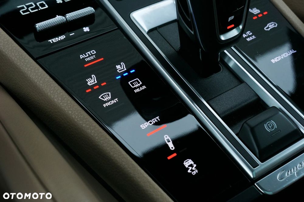 Porsche Cayenne Standard - 35
