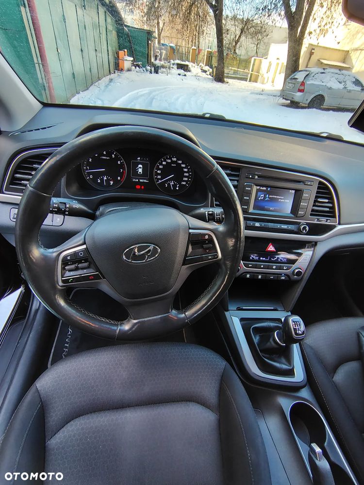 Hyundai Elantra 1.6 Comfort - 2