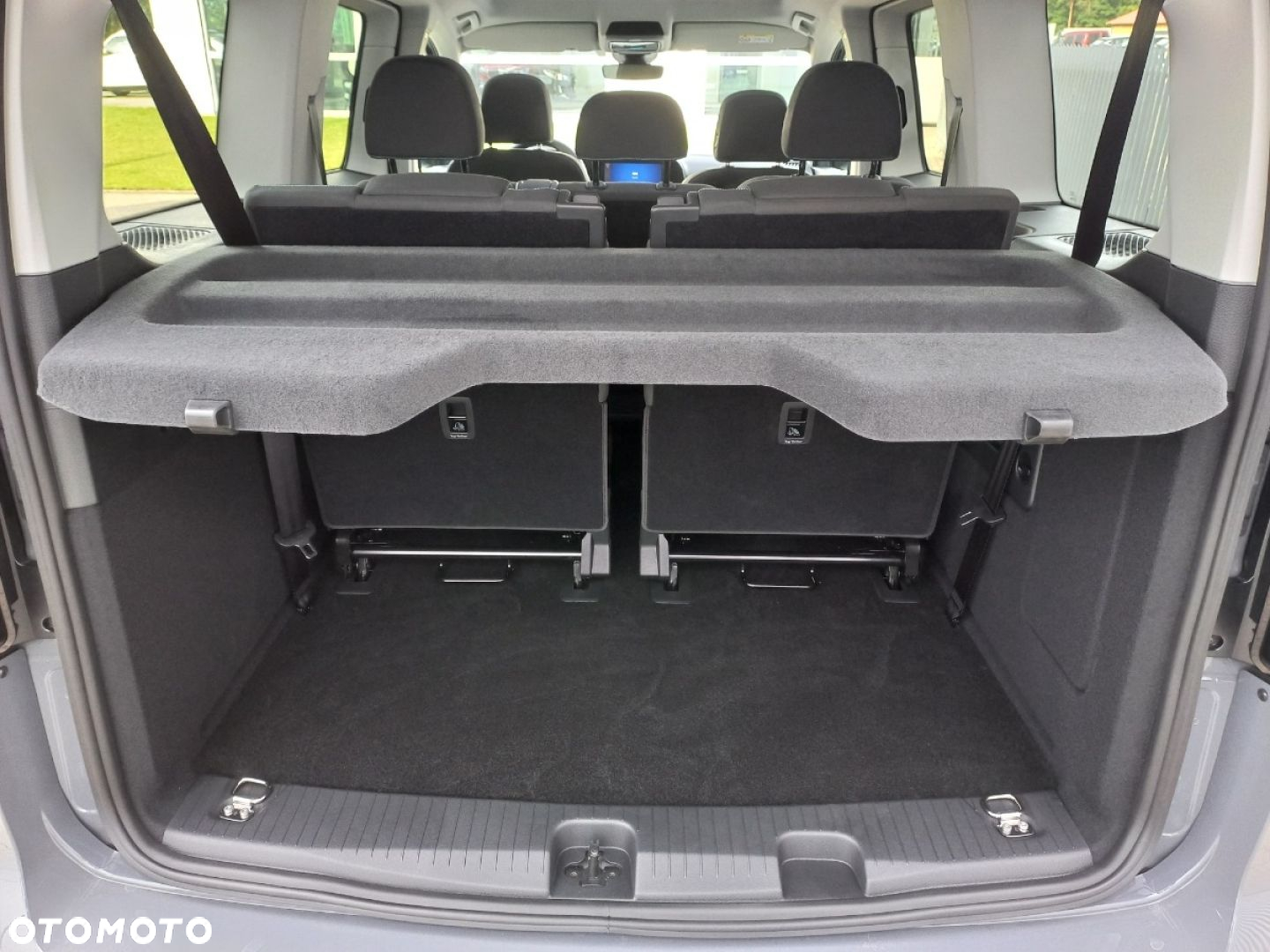 Ford Tourneo Connect Grand - 16